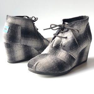 New Toms Lace Up Wedge Plaid